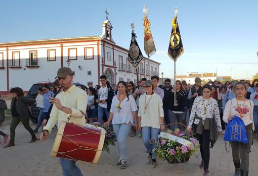 Entrada de los jóvenes en la aldea