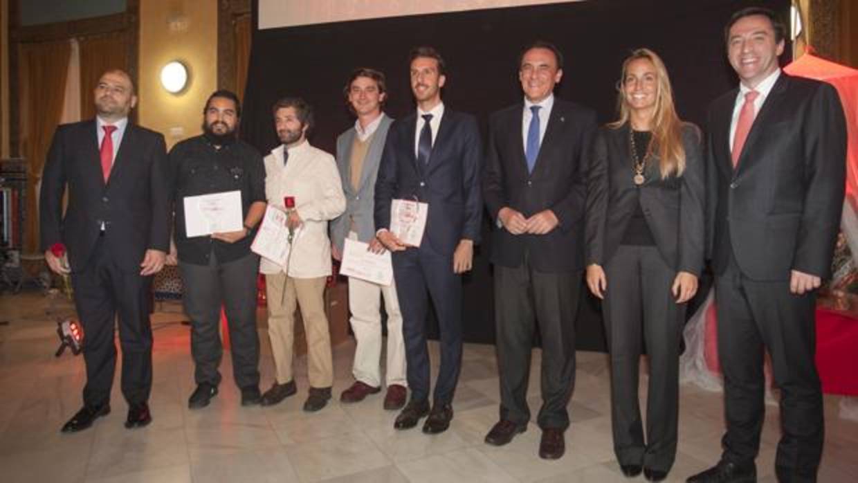 Foto de familia de los galardonados en el evento de este martes