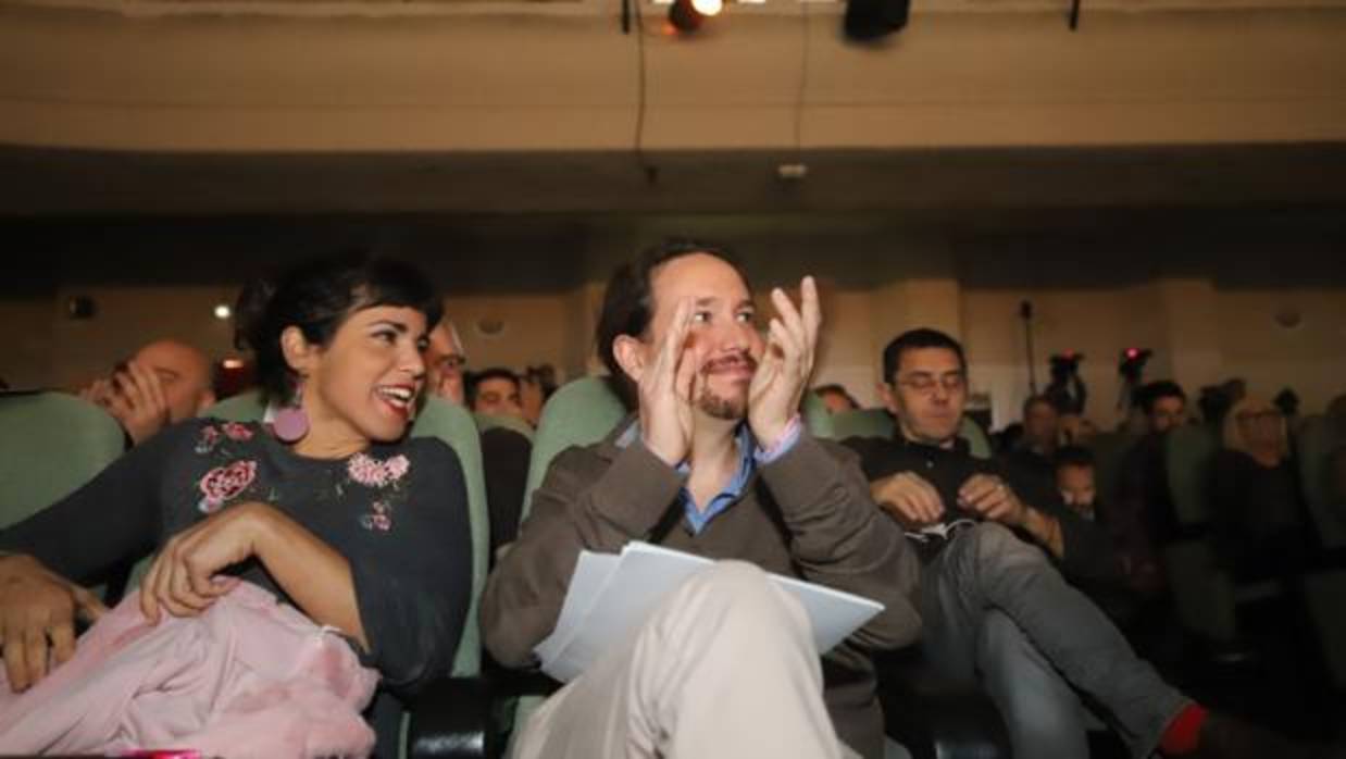 Pablo Iglesias con Teresa Fernández, en el acto celebrado en Córdoba