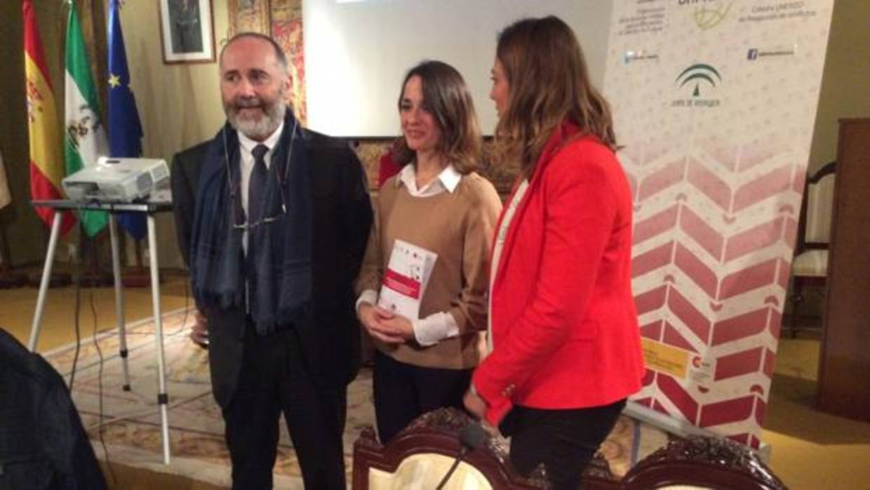 Fernando Reinares, Carola García-Calvo y Cristina Coca, en la presentación del estudio