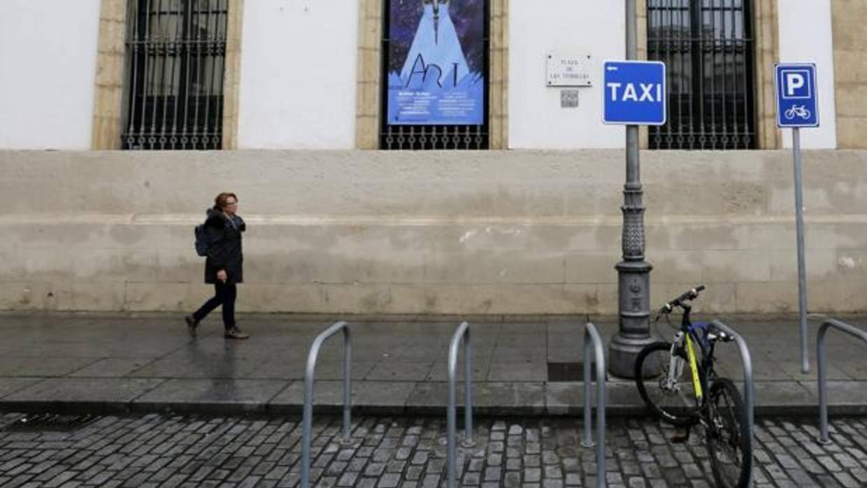 Parada de taxis de la Plaza de las Tendillas ayer, vacía por la huelga