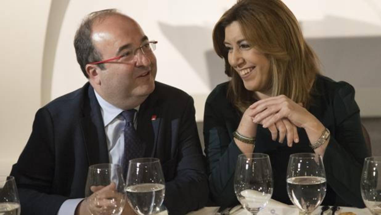 El líder de los socialistas catalanes, Miquel Iceta, junto a Susana Díaz