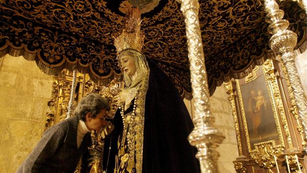 Cuando Gracia y Amparo de Córdoba realizó su besamanos bajo palio