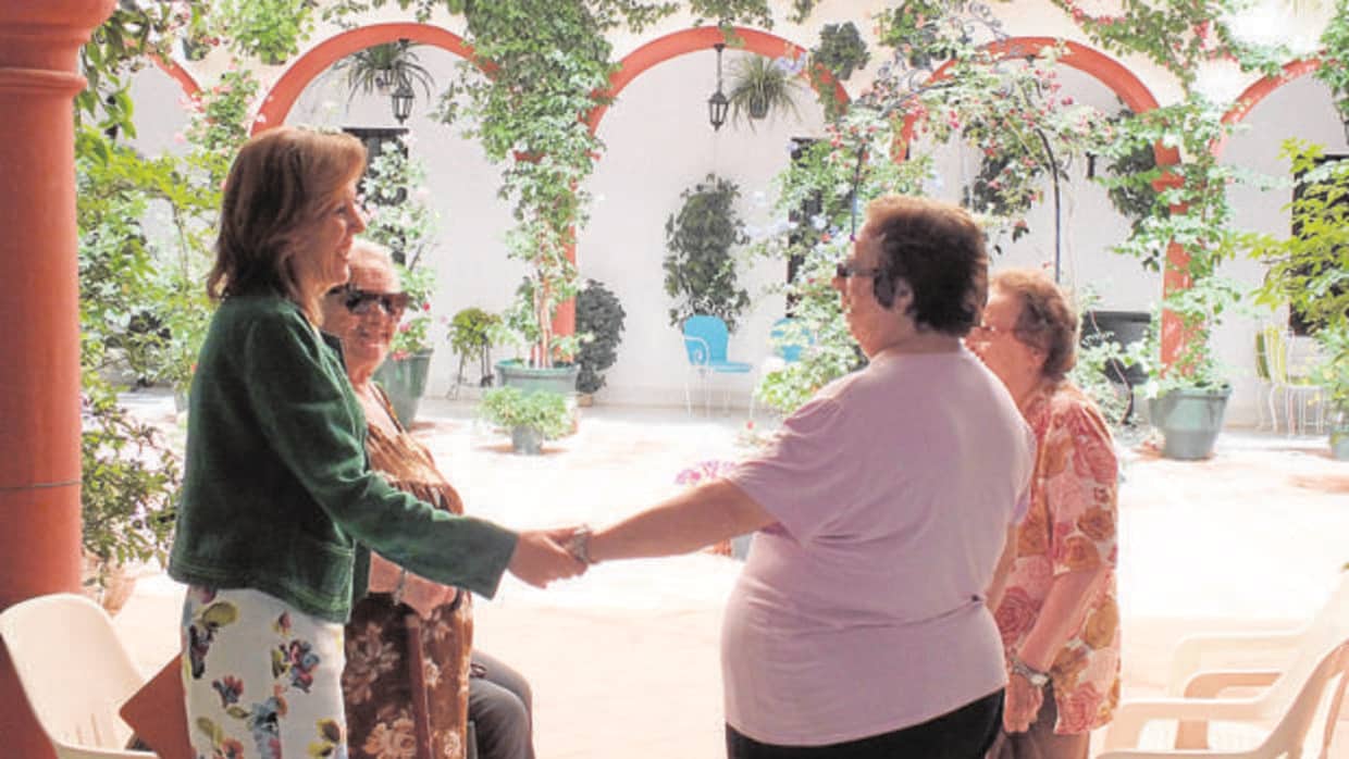 La alcaldesa de Montoro, Ana María Romero (PSOE), en el equipamiento