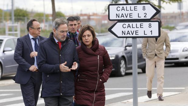 La alcaldesa de Córdoba se sube al carro logístico