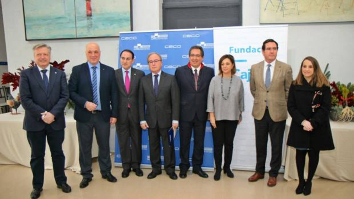 Empresarios y autoridades durante la celebración del acto en la sede de CECO