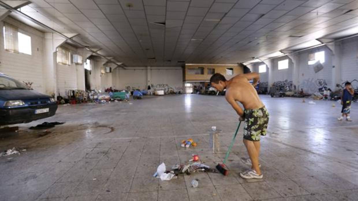 Un grupo de personas en un asentamiento en Chinales