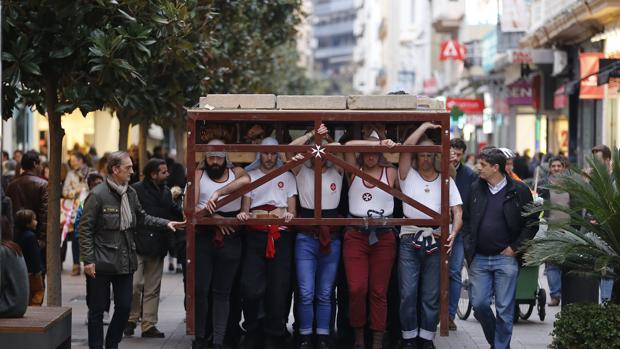 El surgimiento del oficio de carga en la Semana Santa de Córdoba