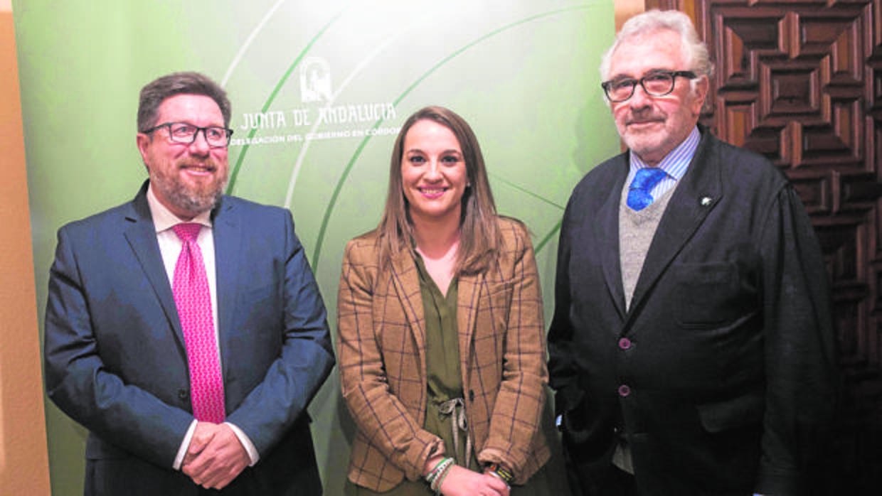 El consejero Sánchez Haro, junto a Esther Ruiz y el presidente de Asaja, Ignacio Fernández de Mesa