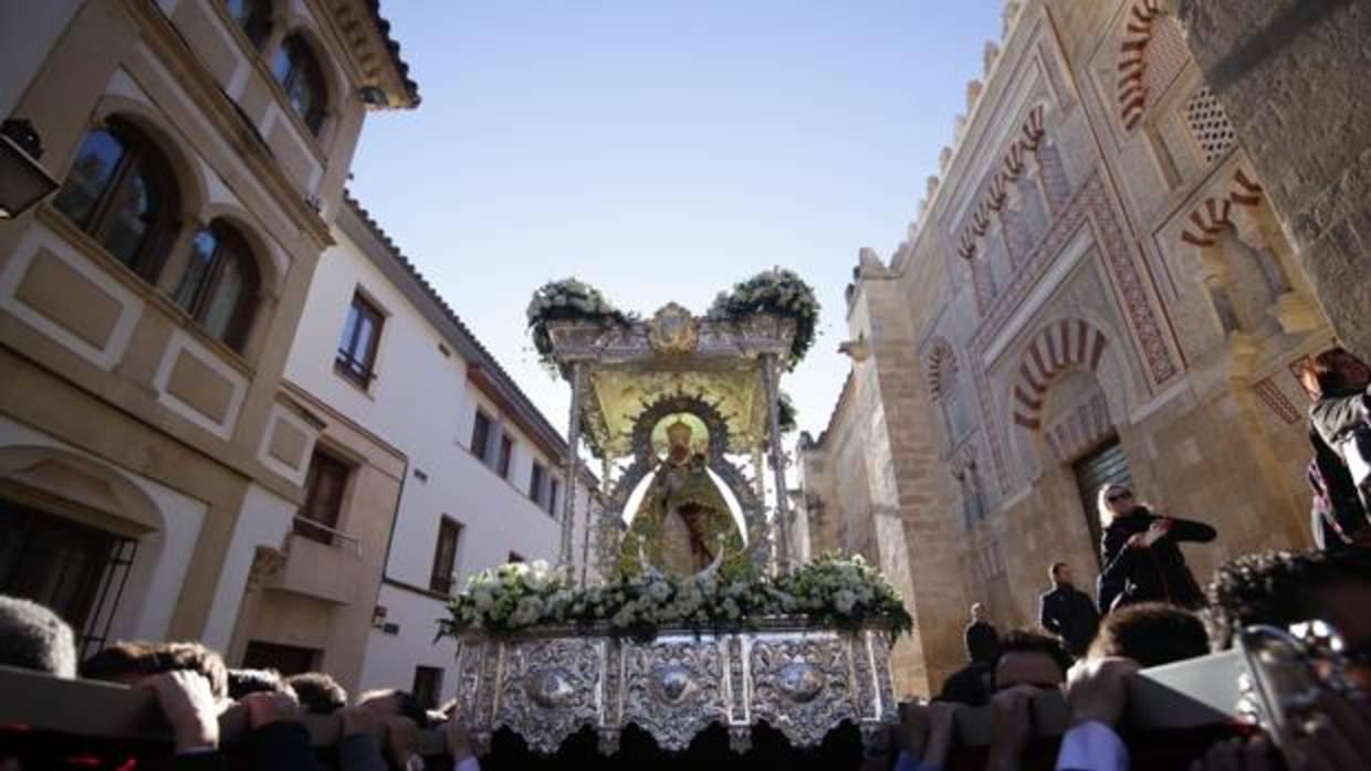 Procesión de la Virgen de la Cabeza en la Catedral