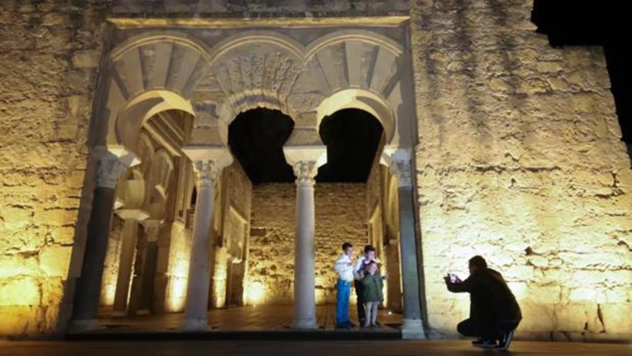 Visita nocturna a Medina Azahara