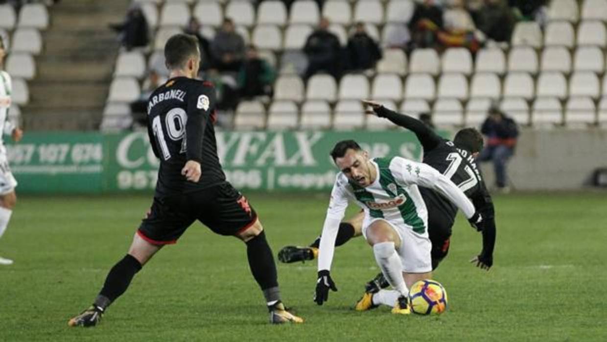 Aguza, que marcó dos goles, en un momento del Córdoba-Reus