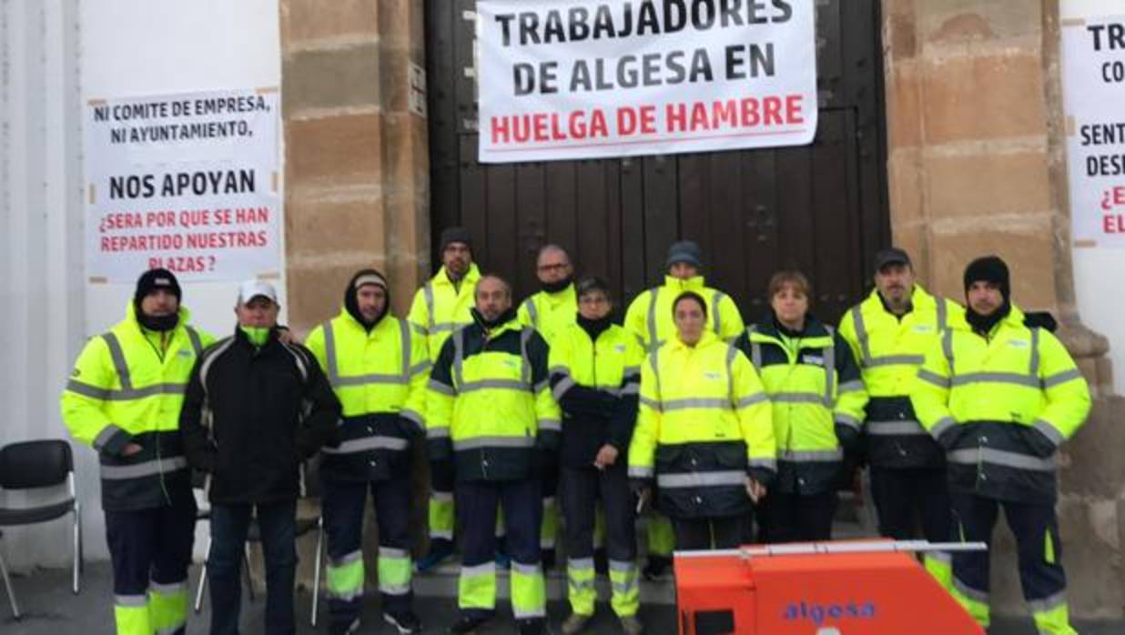 Imagen de los trabajadores en huelga que se manifiestan en la calle