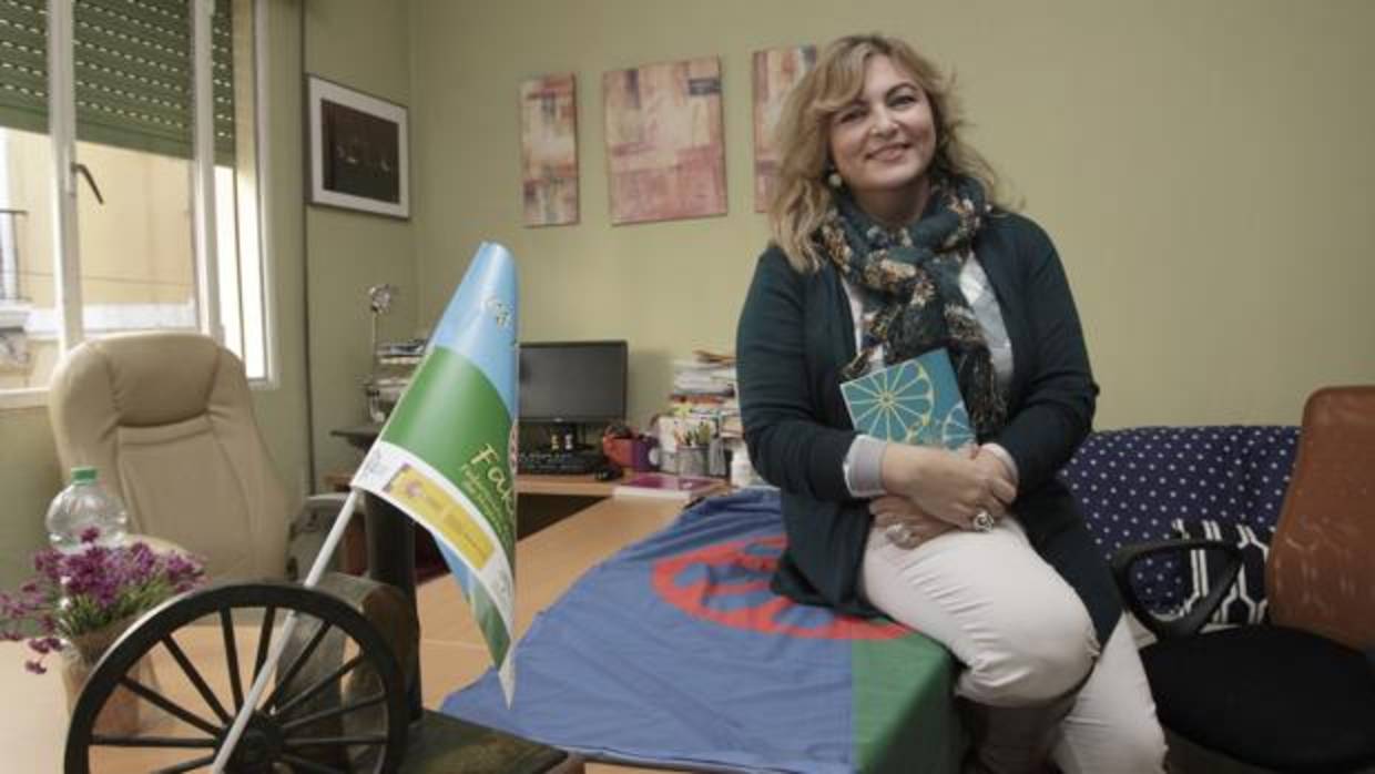 Beatriz Carrillo, con la bandera gitana