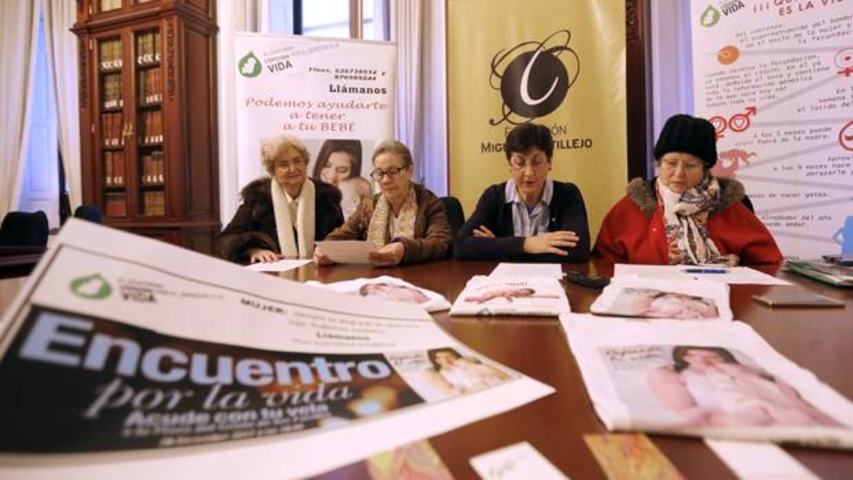 Las responsables de las asociaciones, en la presentación del Encuentro por la Vida