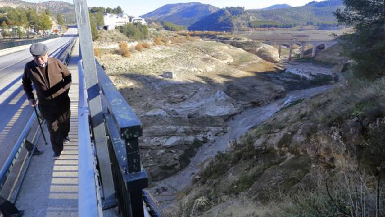 Imagen de una de las colas del pantano de Iznájar