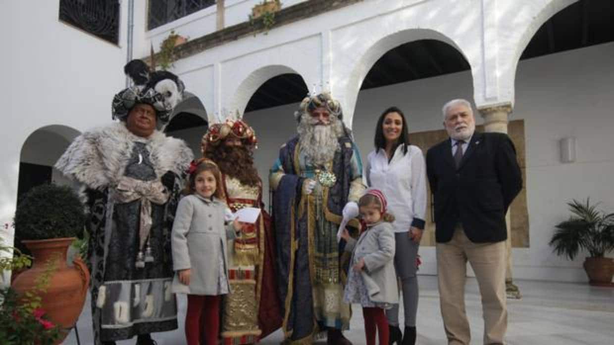 Carrozas de la Cabalgata de Reyes del año pasado a su paso por Ronda de los Tejares