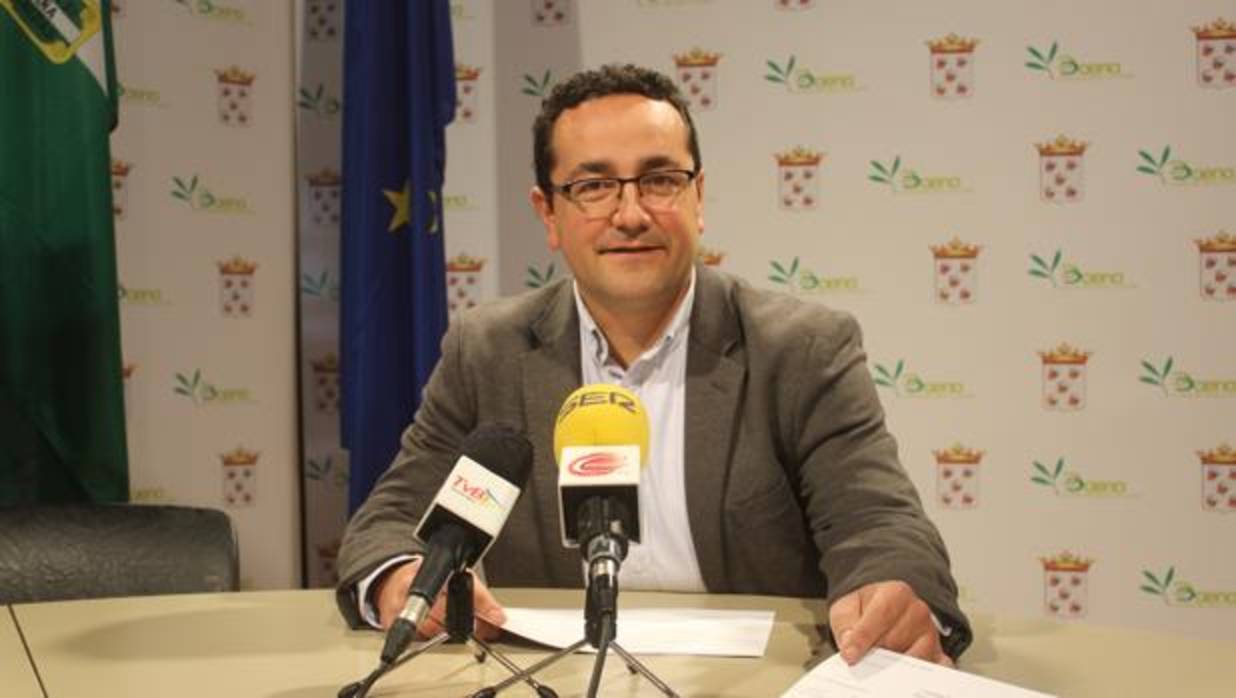 El alcalde de Baena, Jesús Rojano, en la presentación del borrador del presupuesto para 2018