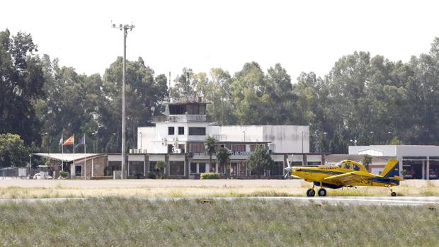 El PSOE se muestra a favor de reactivar la mesa de impulso al aeropuerto de Córdoba