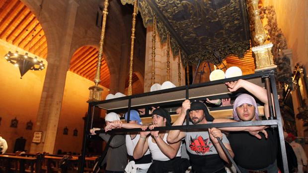 La incorporación de ruedas a la Semana Santa de Córdoba