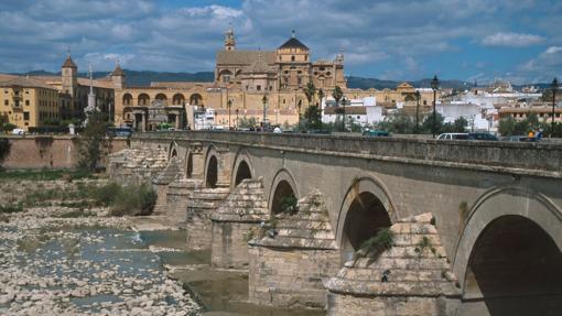 El Puente Romano, visto desde fuera antes de su restauración