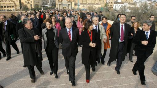 Manuel Chaves y Rosa Aguilar, en la inauguración del reformado Puente Romano