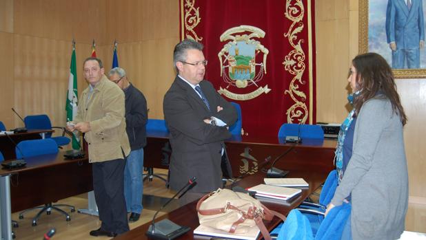 Un policía local se querella contra el alcalde de Puente Genil por desobediencia y prevaricación