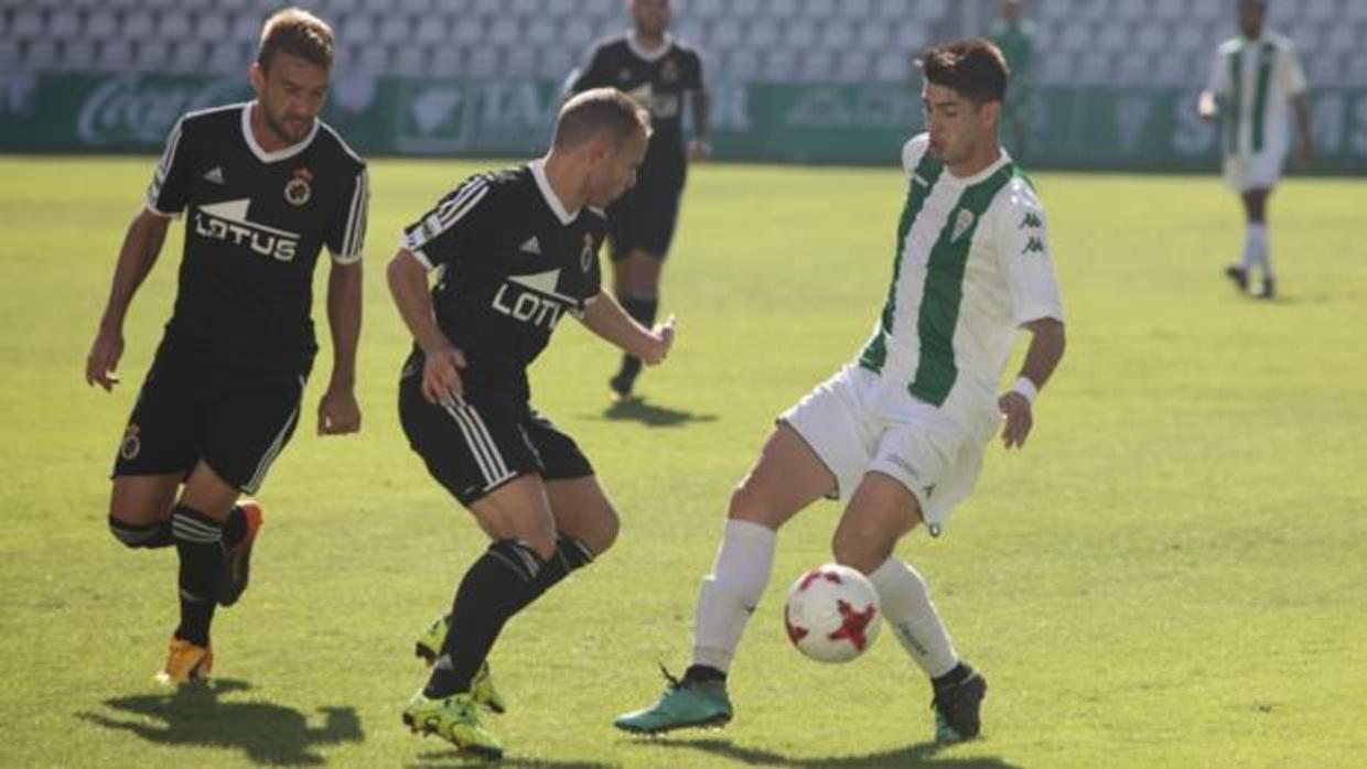 Waldo Rubio durante el partido contra la Balompédica Linense