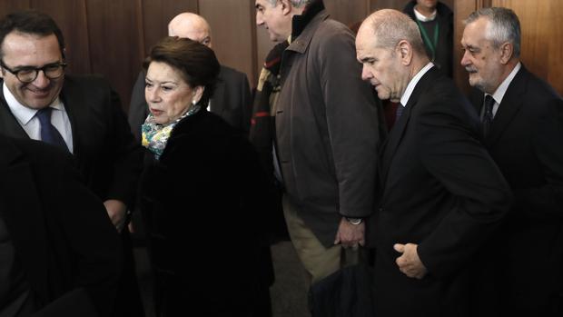 osé Antonio Griñán (d) y Manuel Chaves (i), junto a Magdalena Álvarez