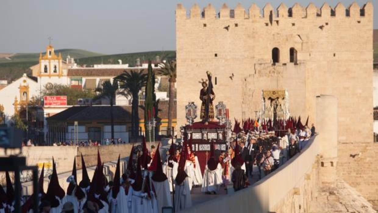 La Vera-Cruz en el Puente Romano