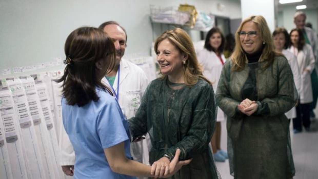 La consejera de Salud de la Junta de Andalucía, en el Reina Sofía, este jueves