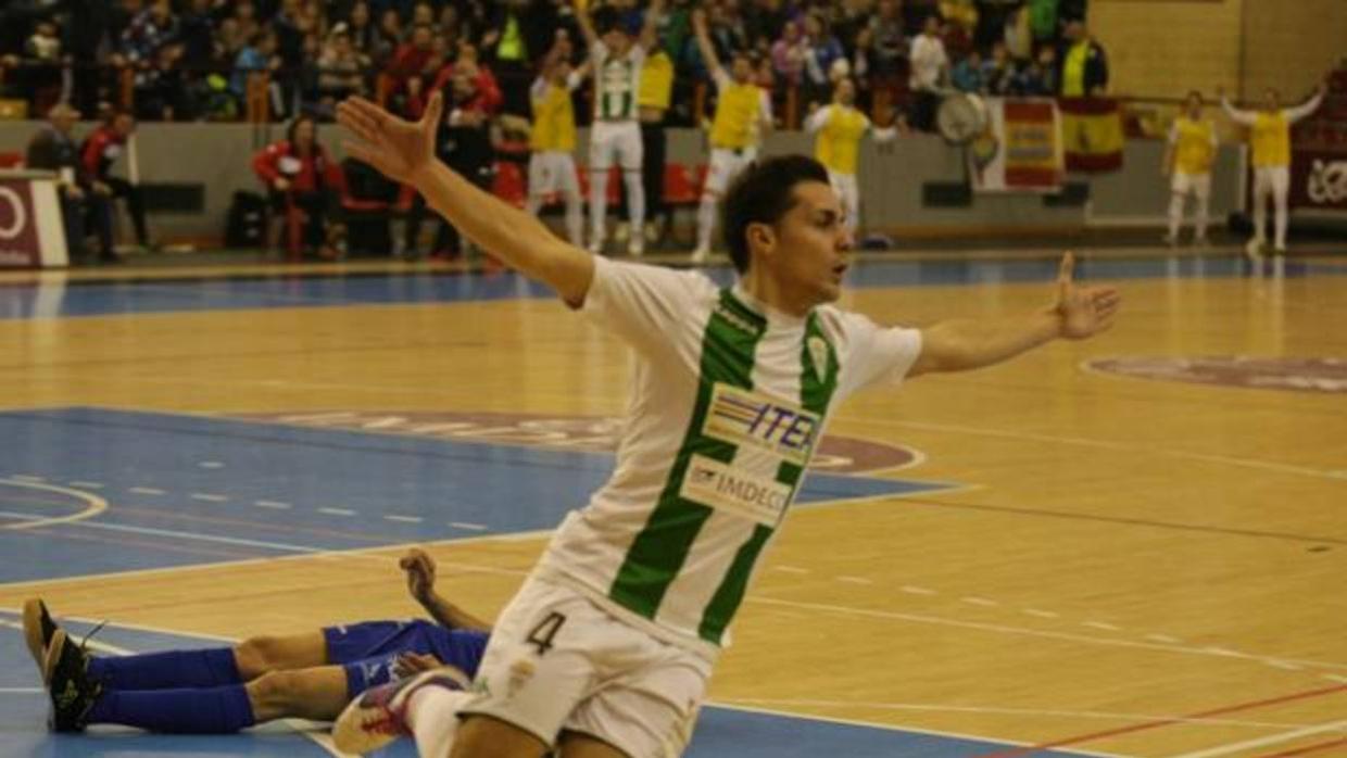 Pakito celebra el segundo gol del Itea