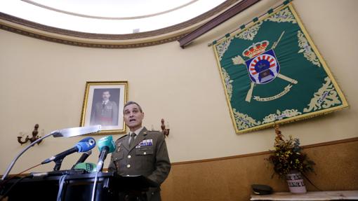 El general de la Brigada «Guzmán El Bueno» X, Aroldo Lázaro, anunciando la misión en Irak
