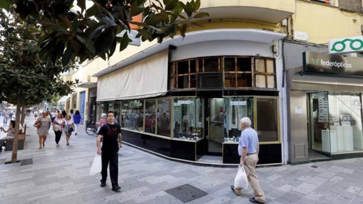 Un comercio tradicional recientemente cerrado en la céntrica calle José Cruz Conde