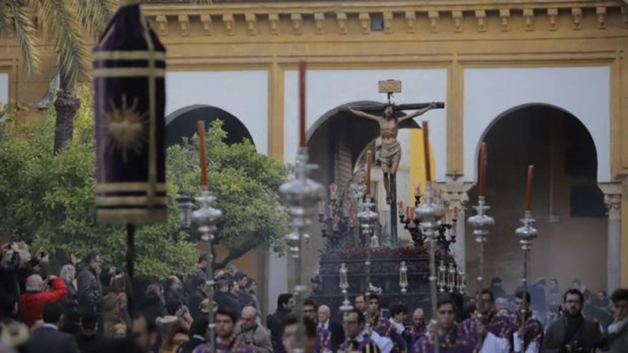 Cristo de la Expiración a su llegada a la Catedral