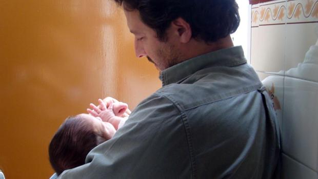 Los permisos de paternidad suben un 12 % en Córdoba con el nuevo plazo de un mes