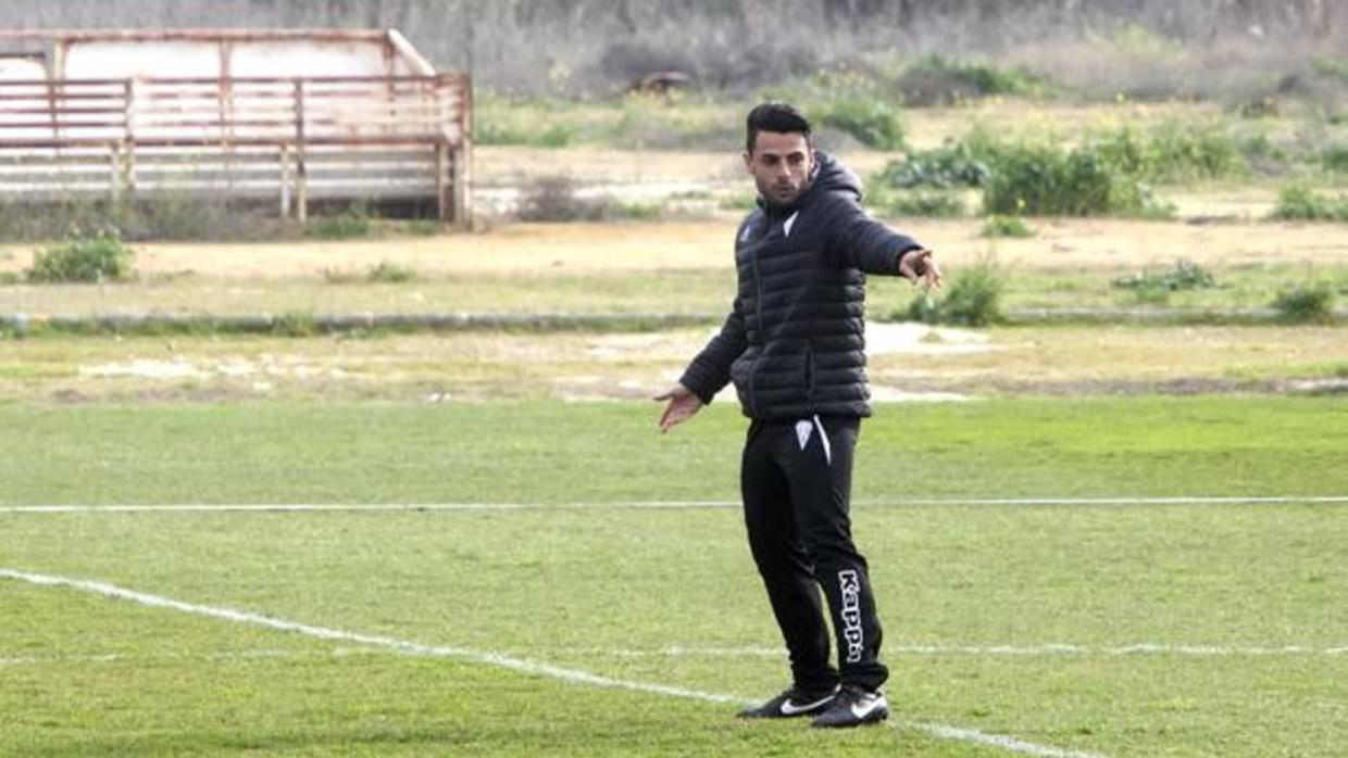El entrenador del Córdoba CF, Jorge Romero, en un entrenamiento