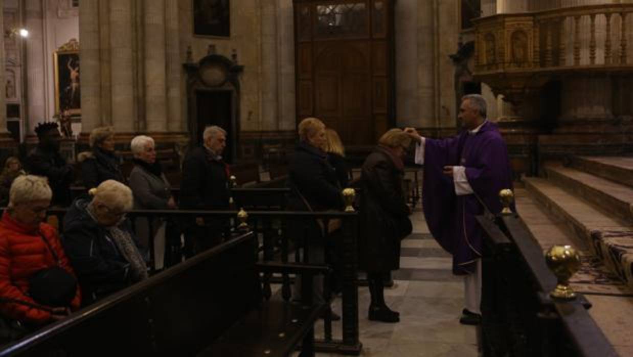 La eucaristía se celebró ayer en la Catedral.