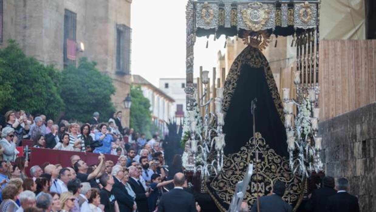 María Santísima Nazarena, el Jueves Santo de 2017 por la calle Torrijos