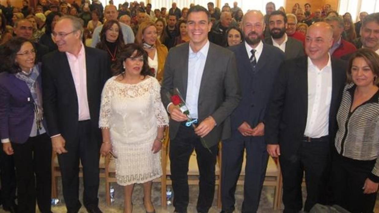 El secretario general del PSOE, Pedro Sánchez junto a la presidenta de Guadalquivir Futuro, Ángeles Muñoz