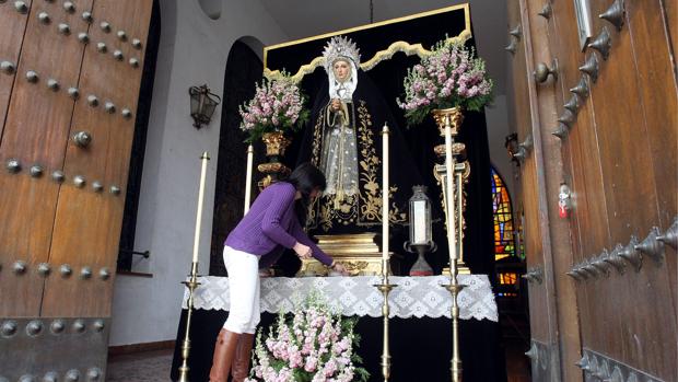 El Vía Crucis de Córdoba agradece el montaje de los altares del Lunes Santo