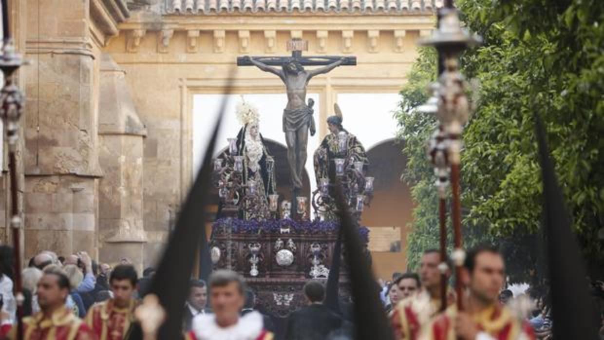 El Santísimo Cristo de las Penas en el Patio de los Naranjos