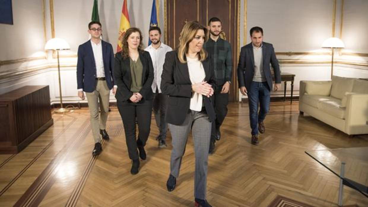 Susana Díaz en la reunión con la permanente del Consejo Andaluz de la Juventud
