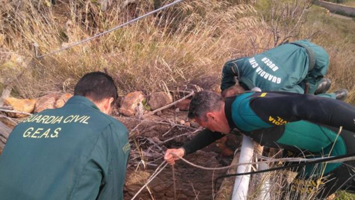 Miembros del G.E.A.S. de la Guardia Civil, en plena búsqueda