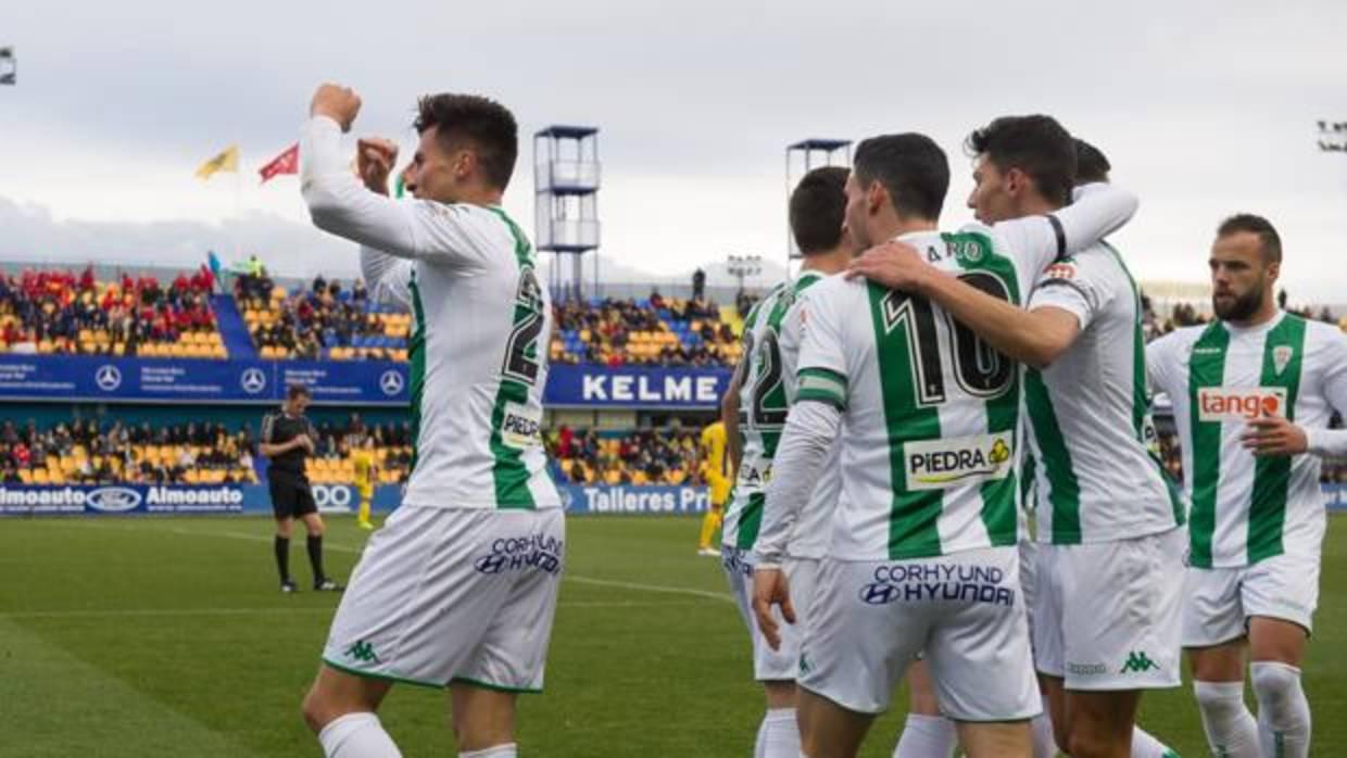 Juanjo Narváez celebra el primer gol del Córdoba en Santo Domingo