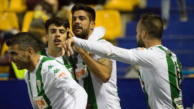 Vídeo de la celebración de la victoria del Córdoba CF en el vestuario al grito de «sí, se puede; sí se puede»