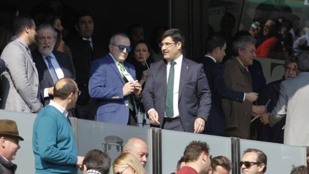 Jesús León, presidente del Córdoba CF, en el palco del estadio El Arcángel