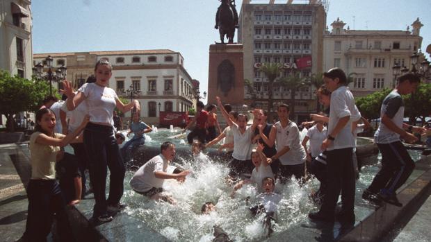 La fuente de la plaza de Las Tendillas de Córdoba pierde 36.000 litros de agua diarios