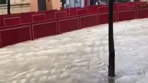 Una fuerte tromba convierte en ríos las calles de Jerez de la Frontera