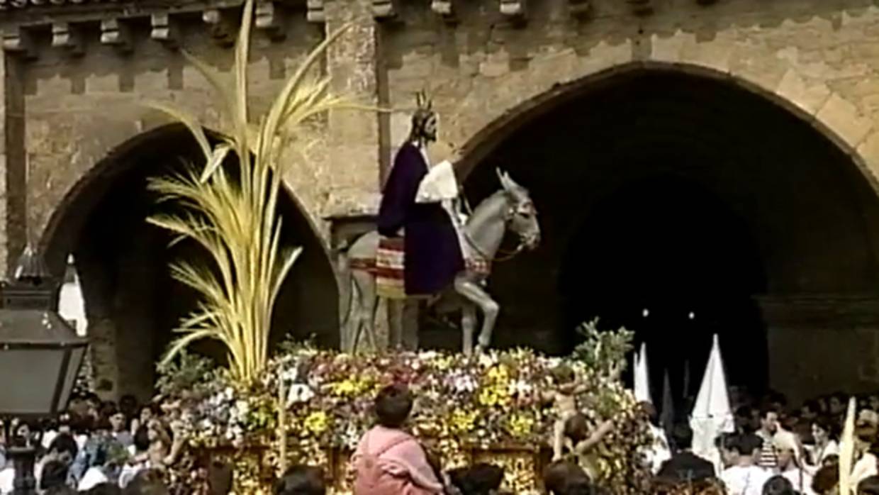 La hermandad de la Entrada Triunfal sale de San Lorenzo en 1993